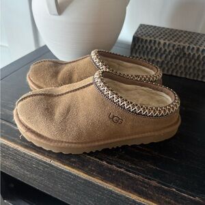 UGG Kids Tan Slippers with Patterned Trim